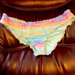 Ruffled, multi-colored swimsuit bottom